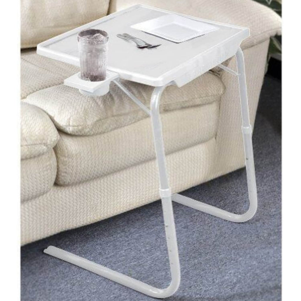 Mesa plegable y ajustable con posavasos