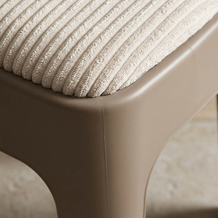 Taburete apilable acolchado café EAX67-2