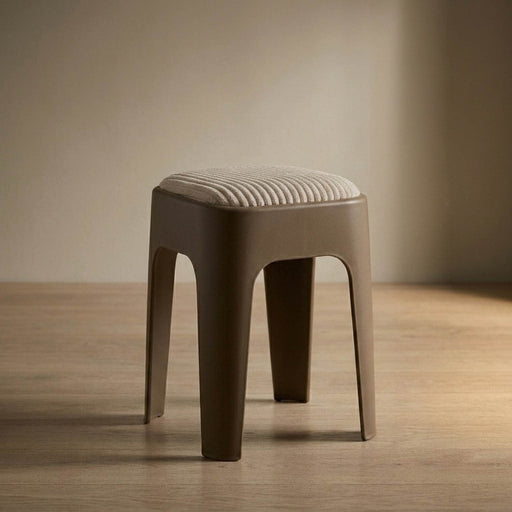 Taburete apilable acolchado café EAX67-2